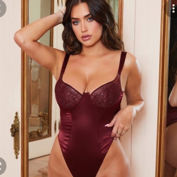 Oh Polly Satin Embellished Bodysuit size 4 Stassie Collection - Picture 2 of 12